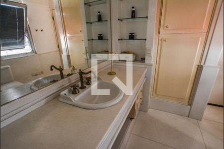 Apartamento para alugar com 294m², 5 quartos e 2 vagasBanheiro da Suíte