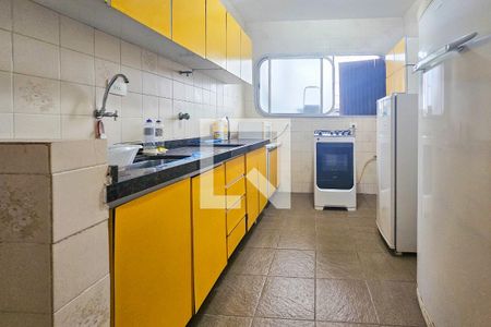 Apartamento para alugar com 300m², 4 quartos e 2 vagas Apartamento para alugar com 300m², 4 quartos e 2 vagasCozinha