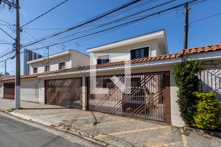 Casa à venda com 328m², 4 quartos e 4 vagasFachada