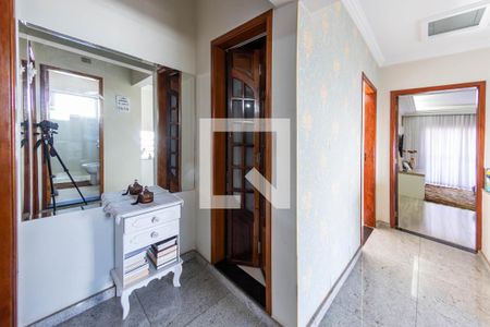 Casa à venda com 328m², 4 quartos e 4 vagasCorredor - Casa 1