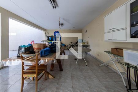 Casa à venda com 328m², 4 quartos e 4 vagasQuintal - Casa 2