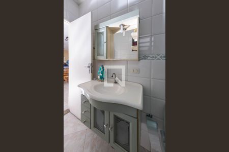 Casa à venda com 328m², 4 quartos e 4 vagasBanheiro externo- Casa 2