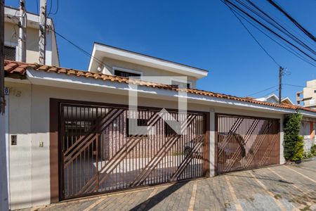 Casa à venda com 328m², 4 quartos e 4 vagasFachada