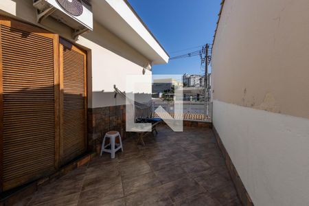Casa à venda com 328m², 4 quartos e 4 vagasVaranda - Casa 1