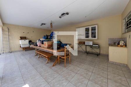 Casa à venda com 328m², 4 quartos e 4 vagasQuintal - Casa 2