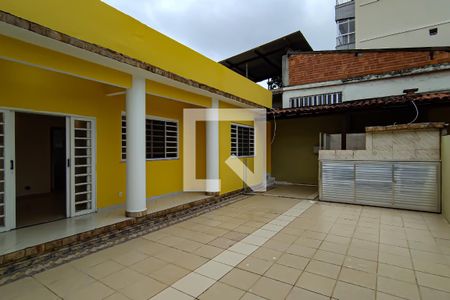 Casa à venda com 111m², 2 quartos e 3 vagas Casa à venda com 111m², 2 quartos e 3 vagasfrente
