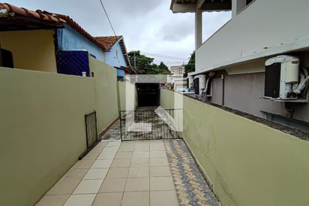 Casa à venda com 111m², 2 quartos e 3 vagas Casa à venda com 111m², 2 quartos e 3 vagasfrente - garagem