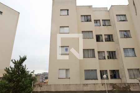 Apartamento à venda com 45m², 2 quartos e 1 vagaÁrea comum - Placa instalada na janela do imóvel