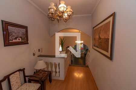 Casa à venda com 510m², 5 quartos e 12 vagas Casa à venda com 510m², 5 quartos e 12 vagasHall Quartos