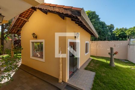 Casa à venda com 510m², 5 quartos e 12 vagas Casa à venda com 510m², 5 quartos e 12 vagasQuintal