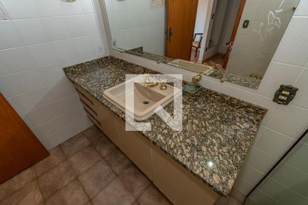 Casa à venda com 510m², 5 quartos e 12 vagas Casa à venda com 510m², 5 quartos e 12 vagasDetalhe Banheiro da Suíte 2