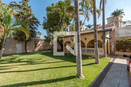 Casa à venda com 510m², 5 quartos e 12 vagas Casa à venda com 510m², 5 quartos e 12 vagasQuintal