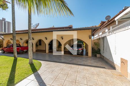 Casa à venda com 510m², 5 quartos e 12 vagas Casa à venda com 510m², 5 quartos e 12 vagasFachada