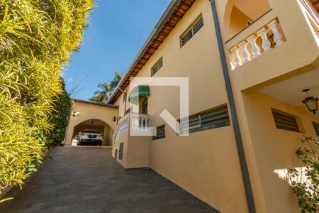 Casa à venda com 510m², 5 quartos e 12 vagas Casa à venda com 510m², 5 quartos e 12 vagasQuintal
