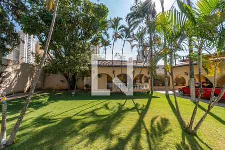 Casa à venda com 510m², 5 quartos e 12 vagas Casa à venda com 510m², 5 quartos e 12 vagasQuintal