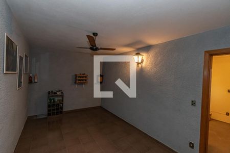 Casa à venda com 510m², 5 quartos e 12 vagas Casa à venda com 510m², 5 quartos e 12 vagasAdega