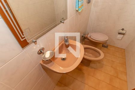 Casa à venda com 510m², 5 quartos e 12 vagas Casa à venda com 510m², 5 quartos e 12 vagasDetalhe Banheiro Salão de Festas