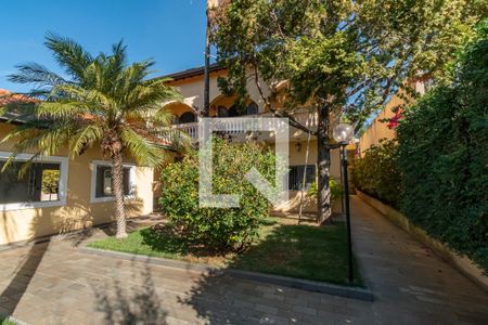 Casa à venda com 510m², 5 quartos e 12 vagas Casa à venda com 510m², 5 quartos e 12 vagasQuintal