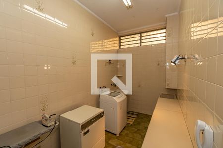 Casa à venda com 510m², 5 quartos e 12 vagas Casa à venda com 510m², 5 quartos e 12 vagasÁrea de Serviço