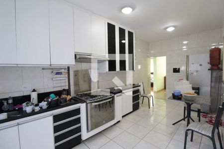 Casa para alugar com 220m², 5 quartos e 2 vagasCozinha