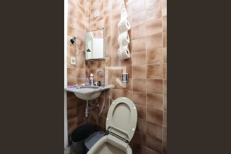 Casa para alugar com 220m², 5 quartos e 2 vagasBanheiro Social 2