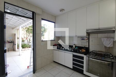 Casa para alugar com 220m², 5 quartos e 2 vagasCozinha