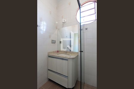 Casa para alugar com 220m², 5 quartos e 2 vagasBanheiro Social 1