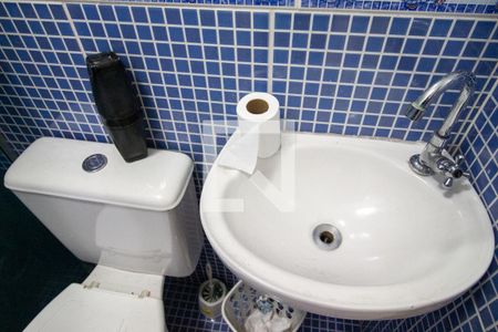 Casa de condomínio à venda com 109m², 2 quartos e 3 vagasBanheiro 2