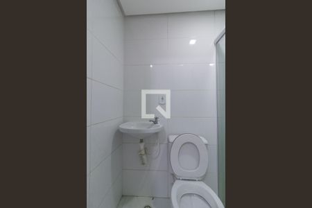 Banheiro de kitnet/studio para alugar com 1 quarto, 24m² em Vila Esperança, São Paulo