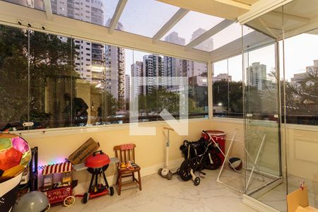 Varanda Sala de apartamento à venda com 2 quartos, 77m² em Moema, São Paulo