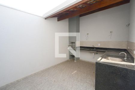 Casa à venda com 110m², 3 quartos e 2 vagasQuintal