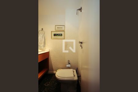 Apartamento à venda com 360m², 3 quartos e 4 vagas Apartamento à venda com 360m², 3 quartos e 4 vagasLavabo 1