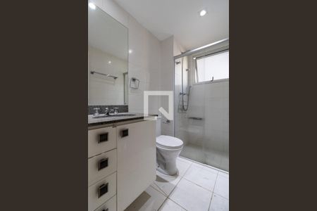Banheiro do Quarto 2 de apartamento para alugar com 4 quartos, 172m² em Jardim Londrina, São Paulo