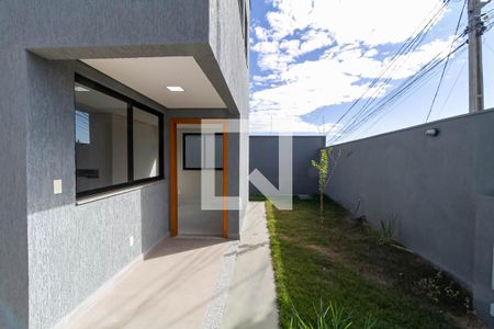 Casa à venda com 160m², 4 quartos e 4 vagas Casa à venda com 160m², 4 quartos e 4 vagasEntrada