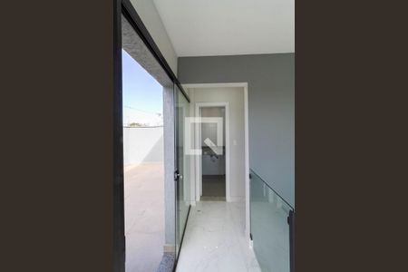 Casa à venda com 160m², 4 quartos e 4 vagas Casa à venda com 160m², 4 quartos e 4 vagasCorredor