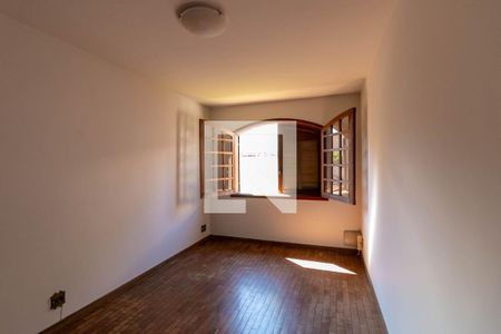 Casa para alugar com 365m², 5 quartos e 6 vagas Casa para alugar com 365m², 5 quartos e 6 vagasQuarto