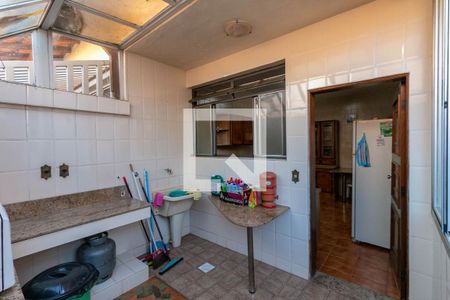 Casa para alugar com 365m², 5 quartos e 6 vagas Casa para alugar com 365m², 5 quartos e 6 vagasLavanderia