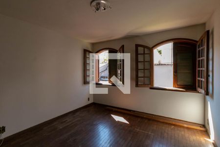 Casa para alugar com 365m², 5 quartos e 6 vagas Casa para alugar com 365m², 5 quartos e 6 vagasQuarto