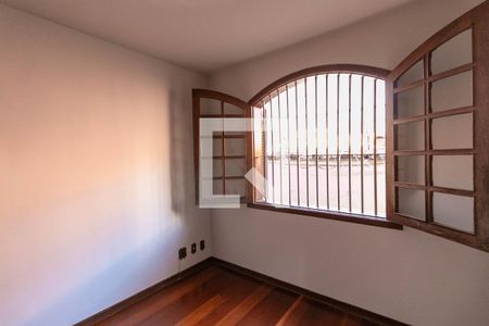 Casa para alugar com 365m², 5 quartos e 6 vagas Casa para alugar com 365m², 5 quartos e 6 vagasQuarto