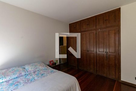 Casa para alugar com 365m², 5 quartos e 6 vagas Casa para alugar com 365m², 5 quartos e 6 vagasQuarto