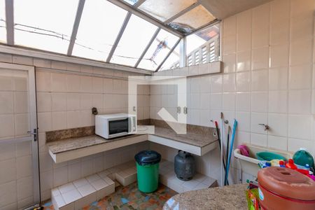 Casa para alugar com 365m², 5 quartos e 6 vagas Casa para alugar com 365m², 5 quartos e 6 vagasLavanderia