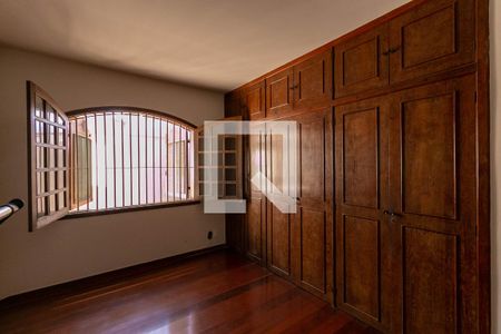 Casa para alugar com 365m², 5 quartos e 6 vagas Casa para alugar com 365m², 5 quartos e 6 vagasQuarto