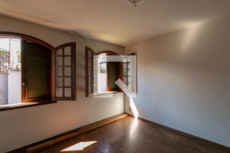 Casa para alugar com 365m², 5 quartos e 6 vagas Casa para alugar com 365m², 5 quartos e 6 vagasQuarto
