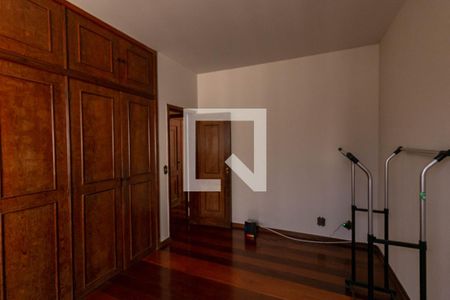 Casa para alugar com 365m², 5 quartos e 6 vagas Casa para alugar com 365m², 5 quartos e 6 vagasQuarto
