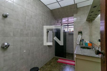 Casa para alugar com 365m², 5 quartos e 6 vagas Casa para alugar com 365m², 5 quartos e 6 vagasBanheiro social