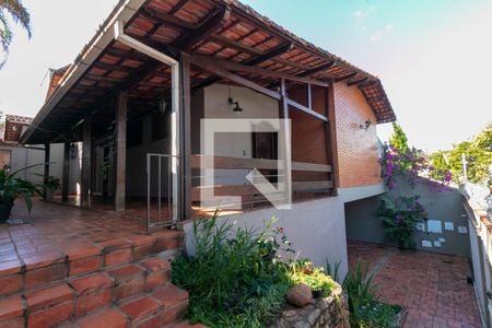 Casa para alugar com 365m², 5 quartos e 6 vagas Casa para alugar com 365m², 5 quartos e 6 vagasÁrea comum