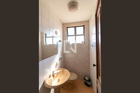 Casa para alugar com 365m², 5 quartos e 6 vagas Casa para alugar com 365m², 5 quartos e 6 vagasBanheiro de serviço