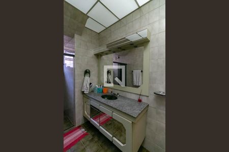 Casa para alugar com 365m², 5 quartos e 6 vagas Casa para alugar com 365m², 5 quartos e 6 vagasBanheiro social