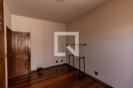 Casa para alugar com 365m², 5 quartos e 6 vagas Casa para alugar com 365m², 5 quartos e 6 vagasQuarto