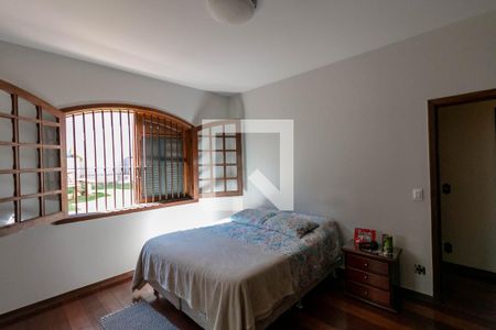 Casa para alugar com 365m², 5 quartos e 6 vagas Casa para alugar com 365m², 5 quartos e 6 vagasQuarto